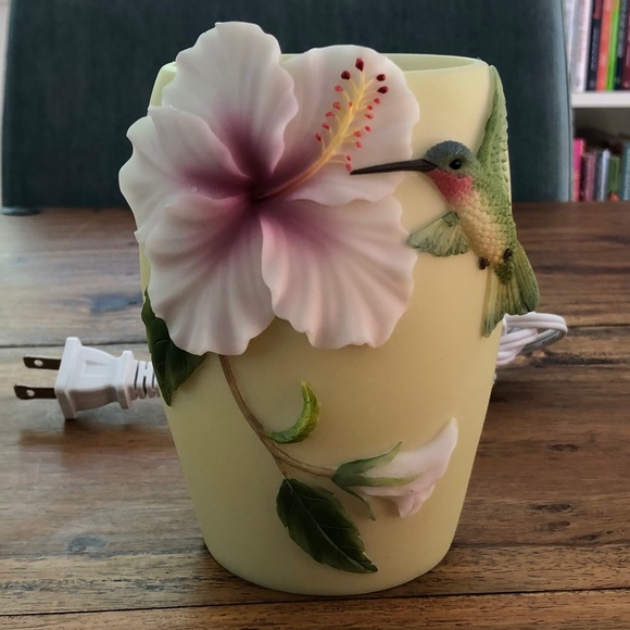 Ibis & Orchid Design - Hibiscus & Hummingbird Night Lamp - Picture 8 of 16